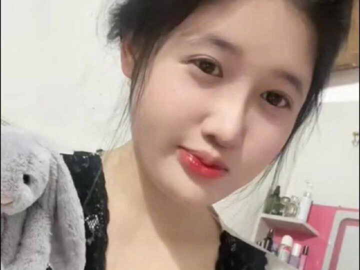 Ảnh 17 của Cặc to tuột quần chịch em rau xinh lồn múp trong phòng trọ (Full Clip + Pic)