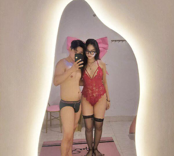 Ảnh 3 của Clip sex Em đeo kính váy xanh xinh dâm dáng ngon cực Hot (Full Clip + Pic) – Phần 6