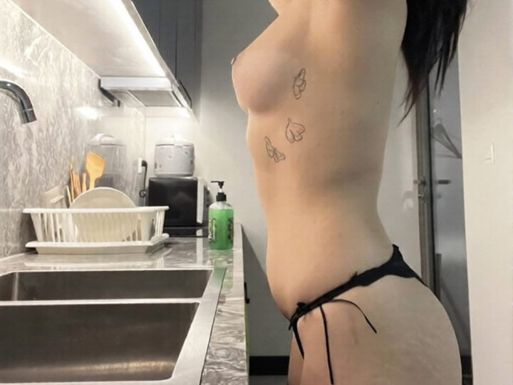 Ảnh 2 của Đụ bé Chloe lồn khít rên sướng cực phê